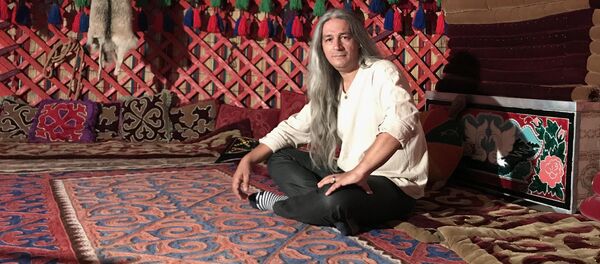 Азербайджанский певец и композитор Араз Элсес - Sputnik Кыргызстан