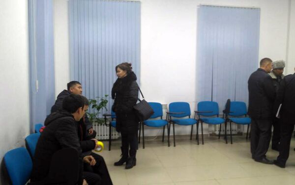 По его словам, мужчины, представившиеся судебными исполнителями, явились в здание НТС вечером 19 декабря - Sputnik Кыргызстан