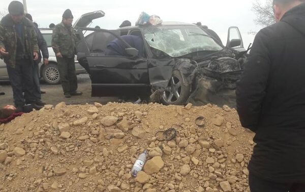 Утром 20 декабря в селе Корумду Иссык-Кульской области столкнулись два легковых авто, пострадали шесть человек - Sputnik Кыргызстан