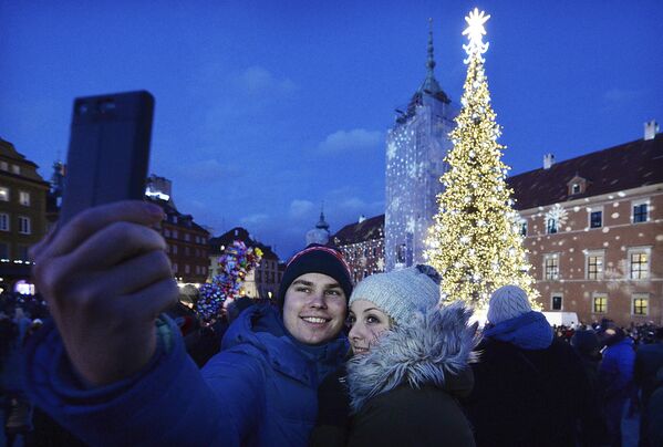 Рождественская елка в Варшаве - Sputnik Кыргызстан