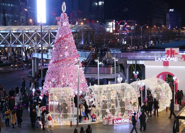 Рождественская елка в Пекине - Sputnik Кыргызстан