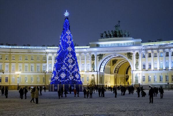 Новогоднее украшение Невского проспекта в Санкт-Петербурге - Sputnik Кыргызстан