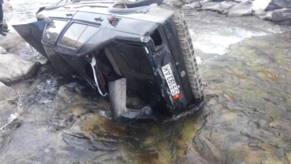 В реку Аламудун в селе Кой-Таш Чуйской области упал автомобиль - Sputnik Кыргызстан