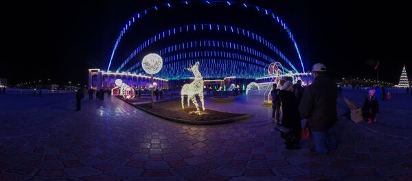 Гуляйте по новогодней площади Бишкека, не вставая с дивана - Sputnik Кыргызстан