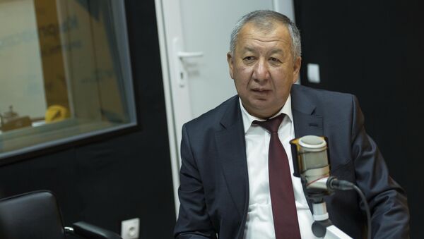 Министр чрезвычайных ситуаций Кубатбек Боронов во время интервью на радио Sputnik Кыргызстан - Sputnik Кыргызстан