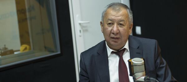 Министр чрезвычайных ситуаций Кубатбек Боронов во время интервью на радио Sputnik Кыргызстан - Sputnik Кыргызстан