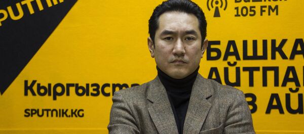 Жаңы доорго 40 кадам стратегиялык долбоорунун эксперти Азамат Темиркулов Жаңы доорго 40 кадам стратегиялык долбоорунун эксперти Азамат Темиркулов - Sputnik Кыргызстан