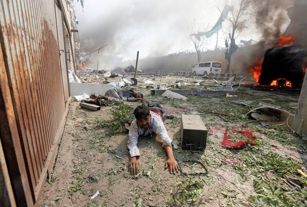 Мощный взрыв недалеко от зданий иностранных посольств в Кабуле - Sputnik Кыргызстан