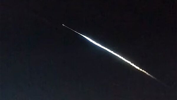Американцы приняли ракету Space X на небе за НЛО — видео - Sputnik Кыргызстан