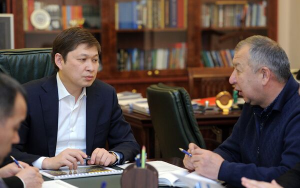 Глава кабмина провел рабочее совещание по ликвидации последствий подтопления жилых домов из-за повышения уровня грунтовых вод в регионе. - Sputnik Кыргызстан