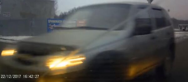 Кайдан-жайдан пайда болгон арбак машина элди аң-таң калтырууда - Sputnik Кыргызстан