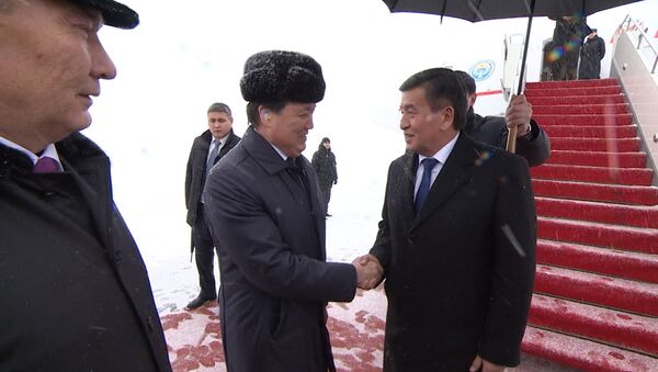 Астана встретила Сооронбая Жээнбекова снегопадом — видео - Sputnik Кыргызстан