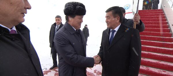 Сооронбай Жээнбековду Астана калаасы бурганак менен тосуп алды Сооронбай Жээнбековду Астана калаасы бурганак менен тосуп алды - Sputnik Кыргызстан