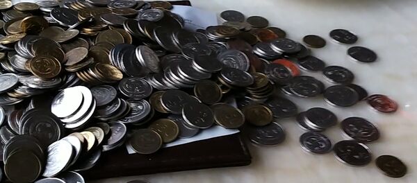 Бишкекчане расплачиваются кучей тыйынов в кафе и магазинах — эксперимент - Sputnik Кыргызстан