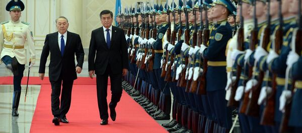 Президент КР Сооронбай Жээнбеков во время встречи с президентом Республики Казахстан Нурсултаном Назарбаевым в Астане - Sputnik Кыргызстан