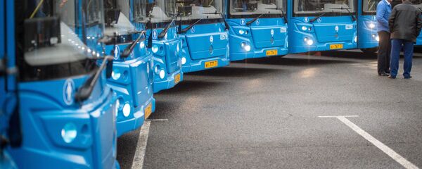 Мэр Москвы С.Собянин осмотрел новые автобусы МУП Мосгортранс - Sputnik Кыргызстан