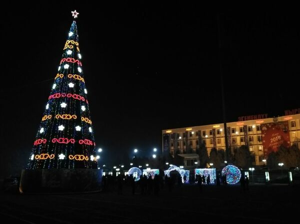 Новогоднее оформление городов Кыргызстана. Ош - Sputnik Кыргызстан