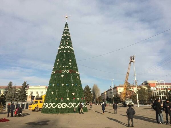 Новогоднее оформление городов Кыргызстана. Каракол - Sputnik Кыргызстан
