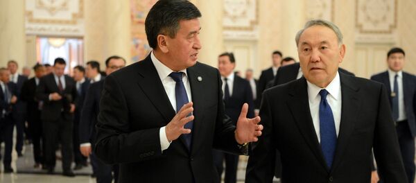 Кыргызстан жана Казакстандын президенттери Сооронбай Жээнбеков менен Нурсултан Назарбаев. Архив Кыргызстан жана Казакстандын президенттери Сооронбай Жээнбеков менен Нурсултан Назарбаев. Архив - Sputnik Кыргызстан