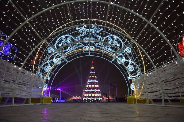 В Бишкеке на новогоднее убранство потратили четверть миллиона долларов - Sputnik Кыргызстан