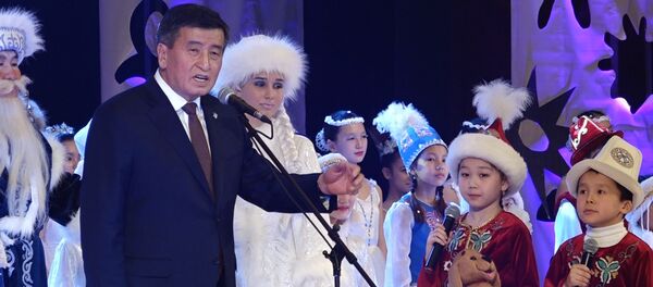 Как прошла первая президентская елка Жээнбекова — видео - Sputnik Кыргызстан