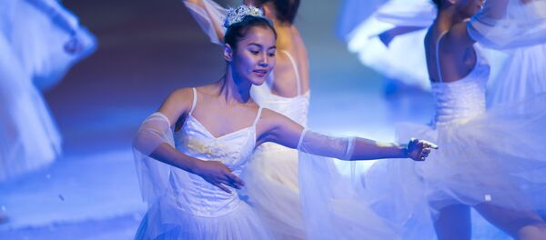 Президентская елка для школьников в Национальной филармонии имени Токтогула Сатылганова - Sputnik Кыргызстан