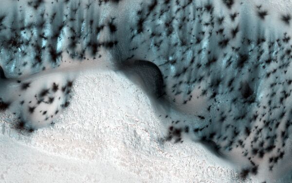 NASA разместило в Сети фотографии заснеженного Марса - Sputnik Кыргызстан