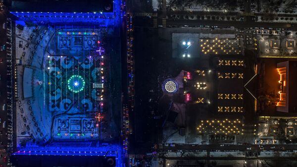 Новогоднее оформление площади Ала-Тоо в Бишкеке - Sputnik Кыргызстан