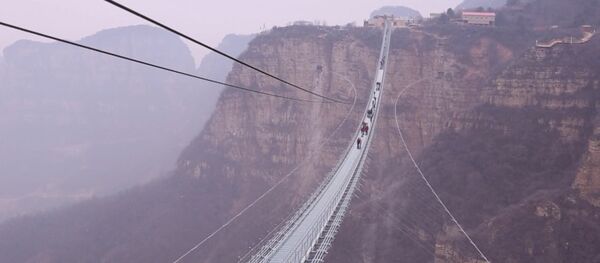 Самый длинный стеклянный мост - Sputnik Кыргызстан