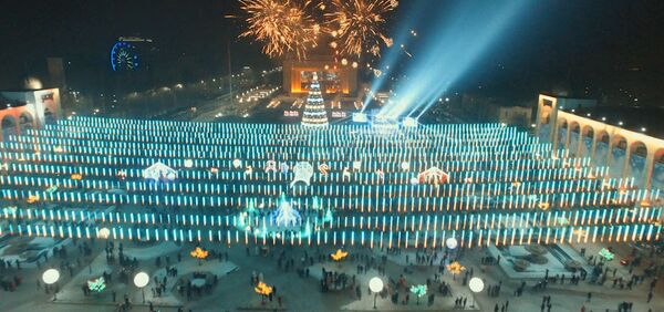 Восхитительно! Грандиозный салют на площади Ала-Тоо — аэросъемка - Sputnik Кыргызстан