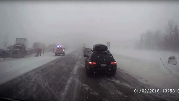 Страшное ДТП с участием 20 авто произошло в США — видео - Sputnik Кыргызстан