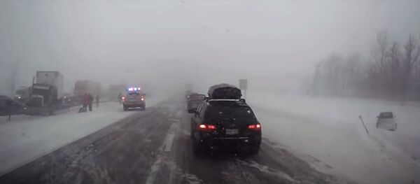 Страшное ДТП с участием 20 авто произошло в США — видео - Sputnik Кыргызстан