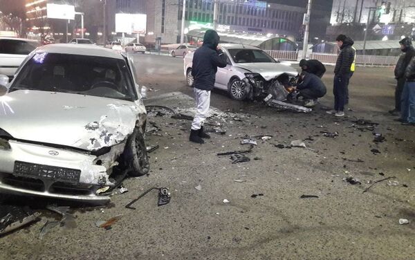По предварительным данным, оба водителя были трезвыми и травм не получили, отделавшись легким испугом. - Sputnik Кыргызстан