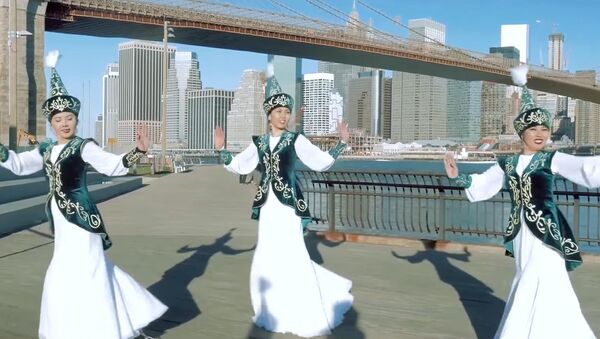 Кыргызские танцы в Нью-Йорке — добрый фильм о девичьей группе - Sputnik Кыргызстан