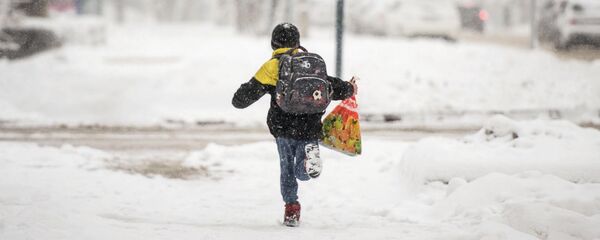 Обильный снегопад в Бишкеке - Sputnik Кыргызстан