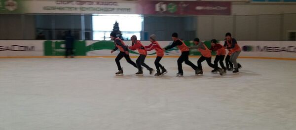 Нарын шаарында окуучулар каникулдуу көңүлдүү өткөрүп, шаар бийлиги бир катар спорттук иш-чараларды уюштурду - Sputnik Кыргызстан