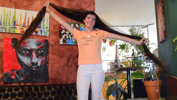 Рапунцель из Аргентины: девушка отрастила волосы длиной 1.53 м - Sputnik Кыргызстан