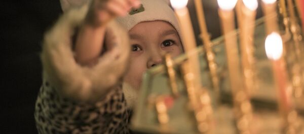 Праздничное богослужение Рождество Христово в Свято-Воскресенском кафедральном соборе Бишкека - Sputnik Кыргызстан