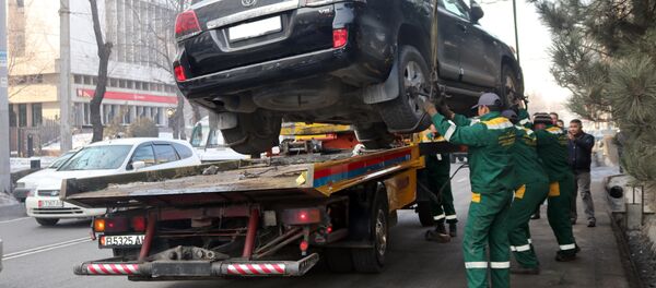 Эвакуация машин за неправильную парковку в Бишкеке - Sputnik Кыргызстан