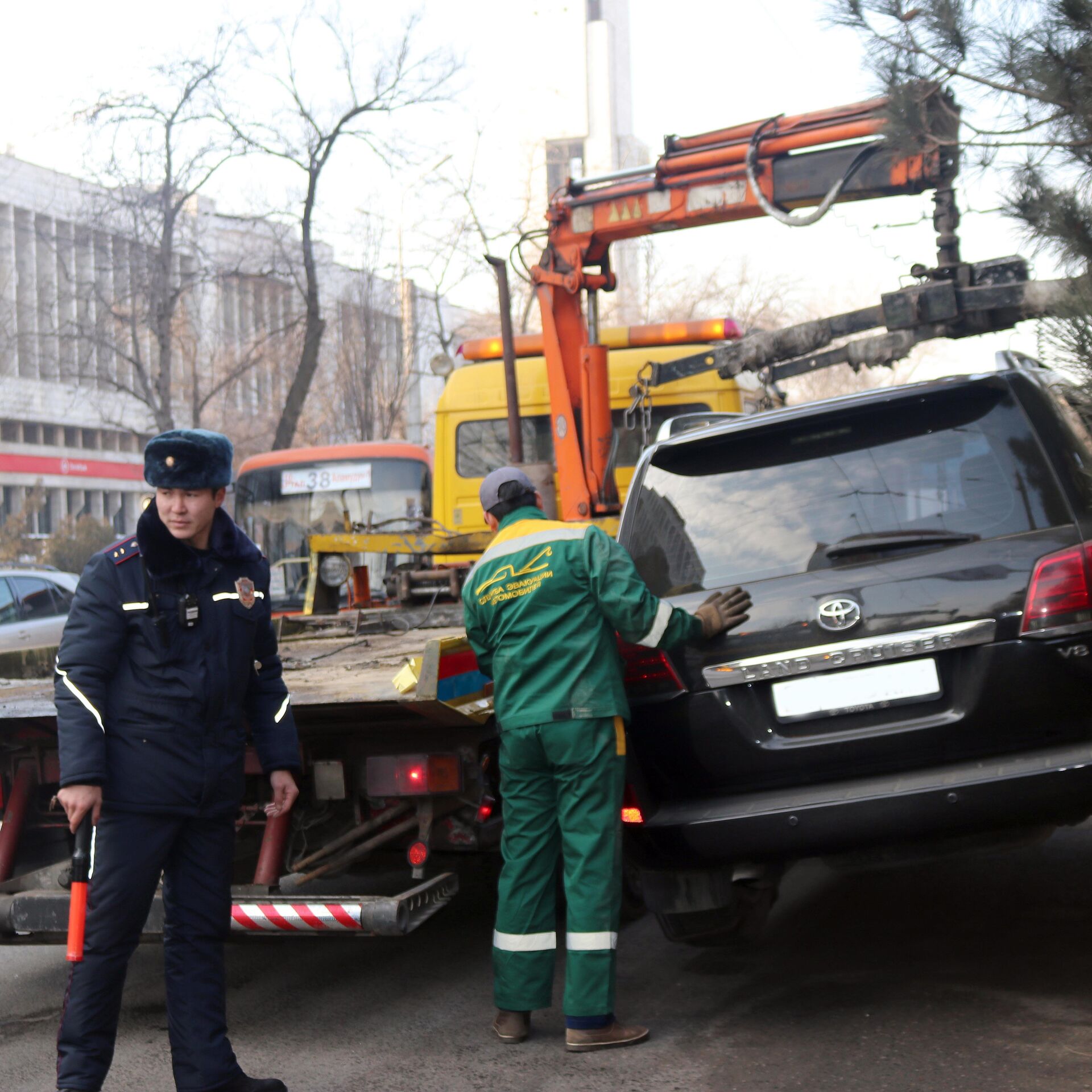 МВД КР хочет своими силами эвакуировать машины нарушителей - 13.10.2022,  Sputnik Кыргызстан