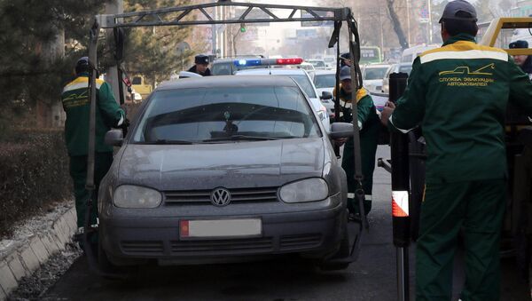 Эвакуация машин за неправильную парковку в Бишкеке - Sputnik Кыргызстан