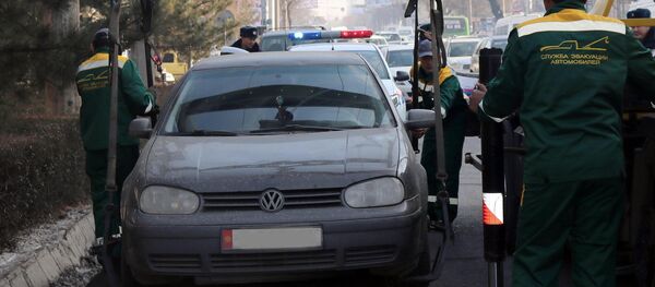 Эвакуация машин за неправильную парковку в Бишкеке - Sputnik Кыргызстан