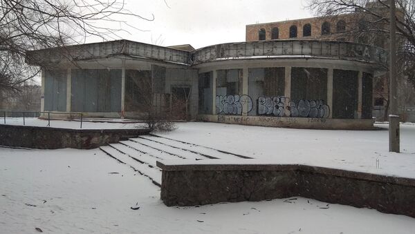 Состояние здания бывшего планетария в центре Бишкека - Sputnik Кыргызстан