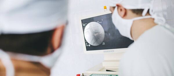 Хирург операция учурунда. Архив Хирург операция учурунда. Архив - Sputnik Кыргызстан