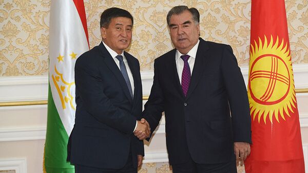 Президент РТ Эмомали Рахмон и глава КР Сооронбай Жээнбеков - Sputnik Кыргызстан