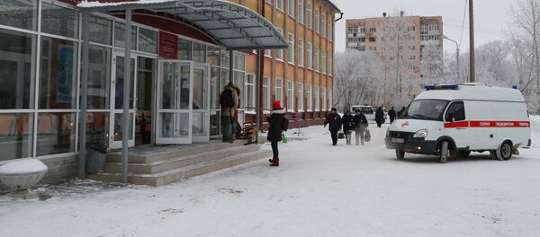 Ситуация у школы № 127 в Перми Ситуация у школы № 127 в Перми - Sputnik Кыргызстан