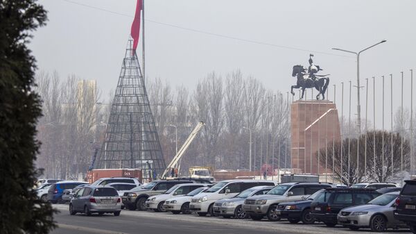 Бишкекте жаңы жылдык балатыны жыйноосу. Архив - Sputnik Кыргызстан