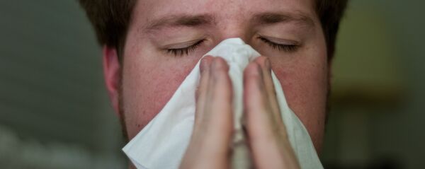 Мужчина болеющий гриппом - Sputnik Кыргызстан
