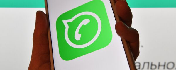 Иконка мессенджера WhatsApp на экране смартфона. Архивное фото Иконка мессенджера WhatsApp на экране смартфона. Архивное фото - Sputnik Кыргызстан
