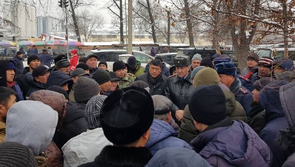 Начальник ГУОБДД встретились с водителями такси в Бишкеке - Sputnik Кыргызстан